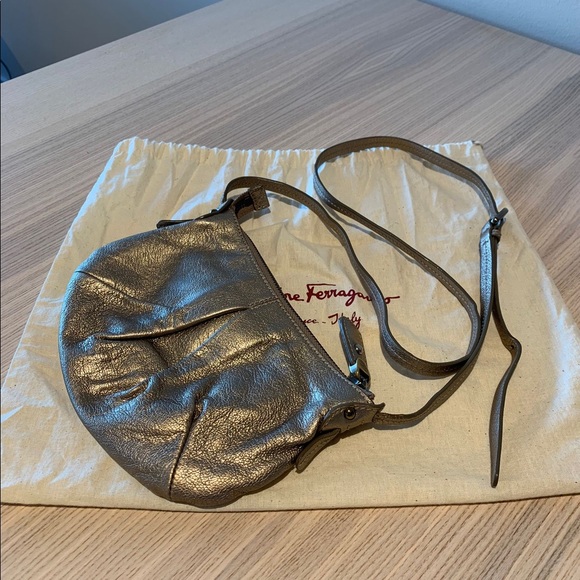 Salvatore Ferragamo Vara Bow Shoulder Bag - Picture 6 of 8